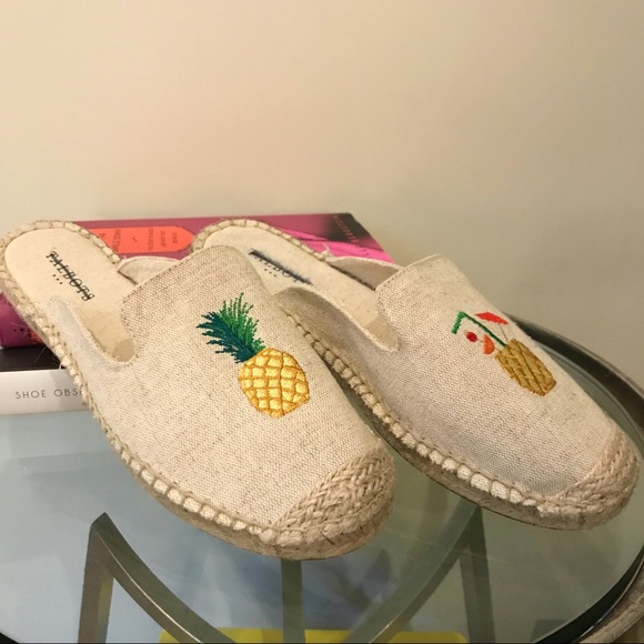 Talbots Shoes - NWOT Talbots Pineapple Embroidered Espadrille